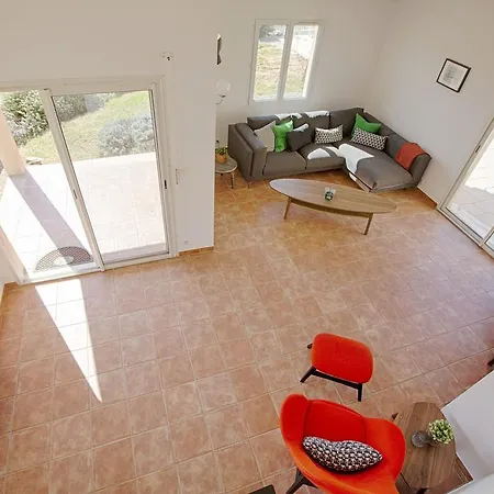 Beautifully Located Holiday With Private Swimming Pool And Lovely View