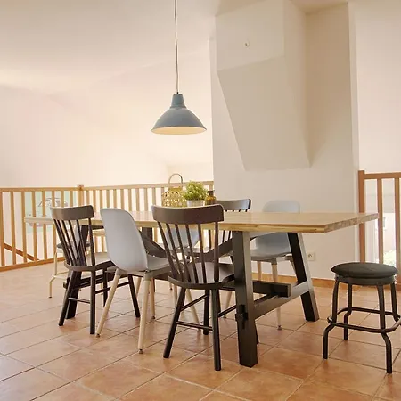 Beautifully Located Holiday With Private Swimming Pool And Lovely View 빌라